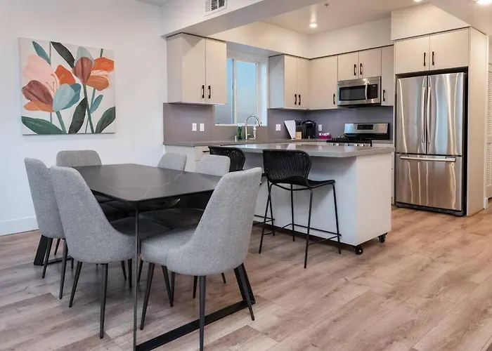 Chic And Elegant 2-Bedroom Haven W/ Roof Deck