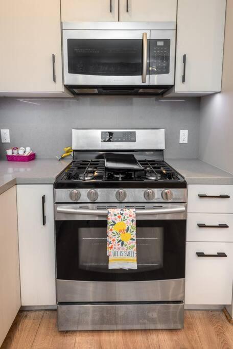 Chic And Elegant 2-bedroom Haven W/ Roof Deck Hébergement de vacances Los Angeles