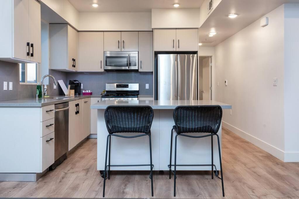 Hébergement de vacances Chic And Elegant 2-bedroom Haven W/ Roof Deck Los Angeles