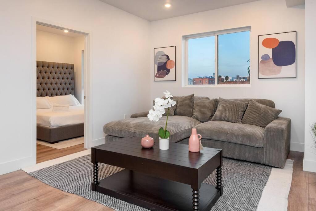 Hébergement de vacances Chic And Elegant 2-bedroom Haven W/ Roof Deck Los Angeles