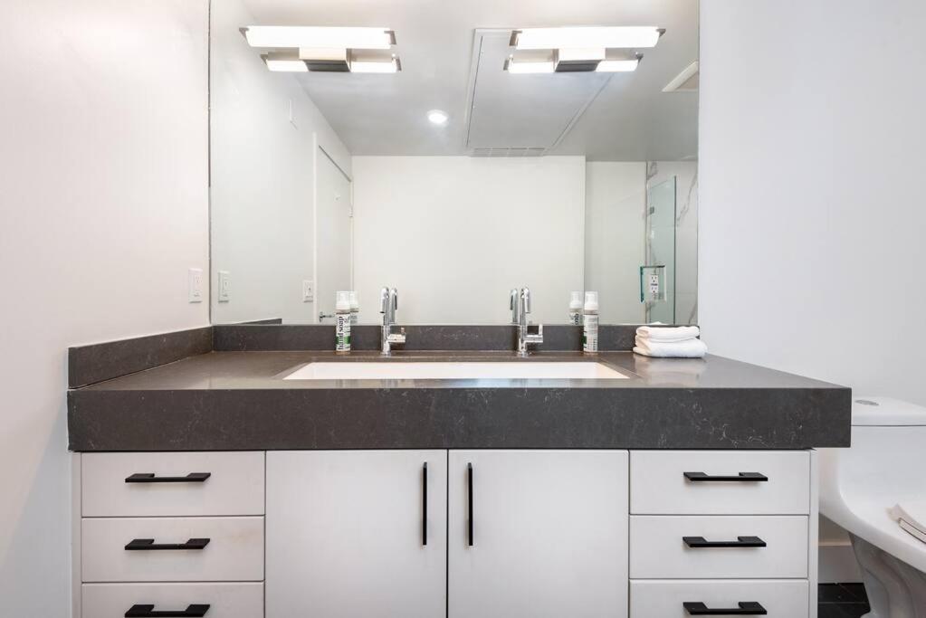 Hébergement de vacances Chic And Elegant 2-bedroom Haven W/ Roof Deck