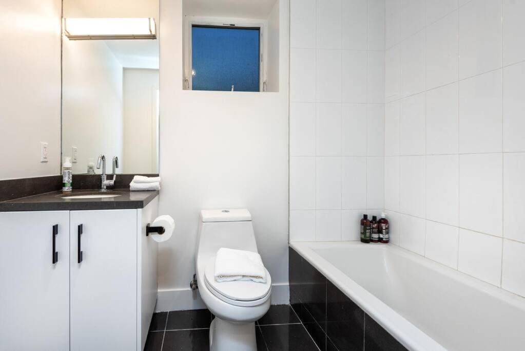 Hébergement de vacances Chic And Elegant 2-bedroom Haven W/ Roof Deck